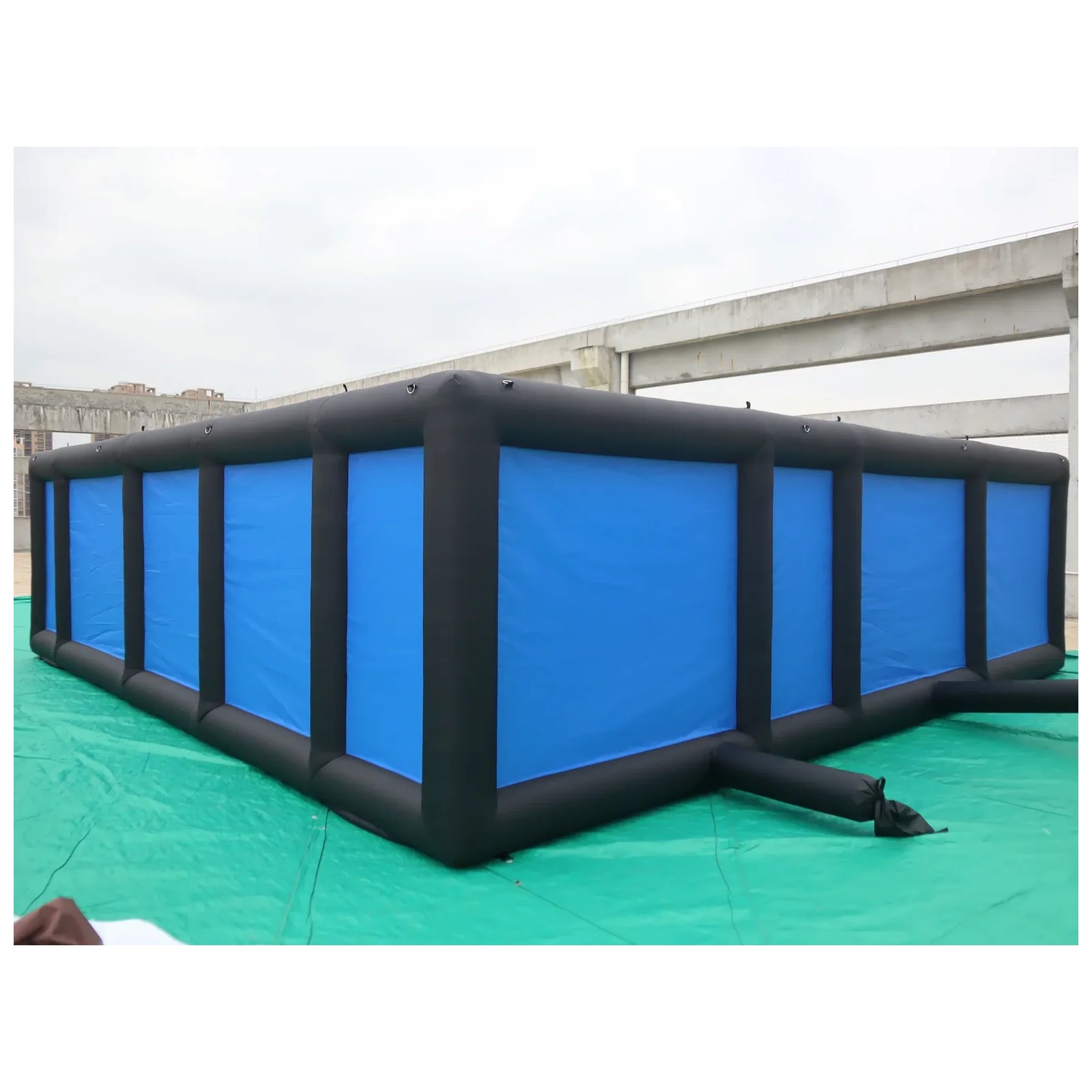 Großes schwarz-blaues offenes  – Kids Outdoor Venues Bewertung und Preis